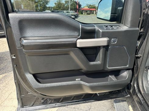 Used 2018 Ford F150 Platinum w/ Equipment Group 701A Luxury image 15