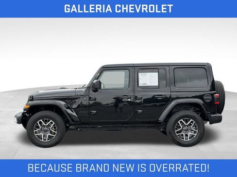 Used 2025 Jeep Wrangler Unlimited Sahara AWD/4WD image 4