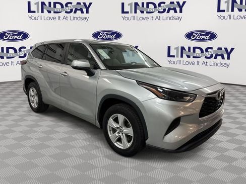 Used 2023 Toyota Highlander L image 1