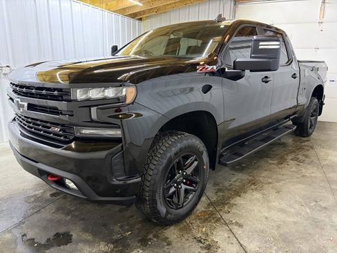 Used 2021 Chevrolet Silverado 1500 LT Trail Boss w/ Convenience Package II image 3