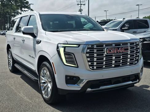 Used 2025 GMC Yukon XL Denali AWD/4WD image 7