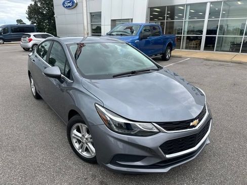 Used 2018 Chevrolet Cruze LT w/ Convenience Package FWD image 6