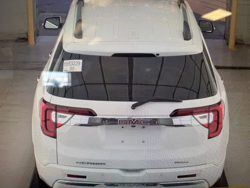 Used 2023 GMC Acadia Denali image 6