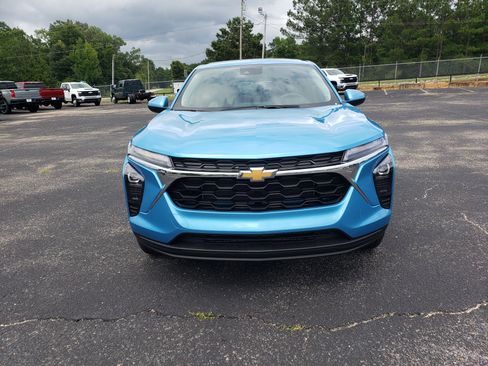 New 2026 Chevrolet Trax LS w/ LS Convenience Package FWD image 7