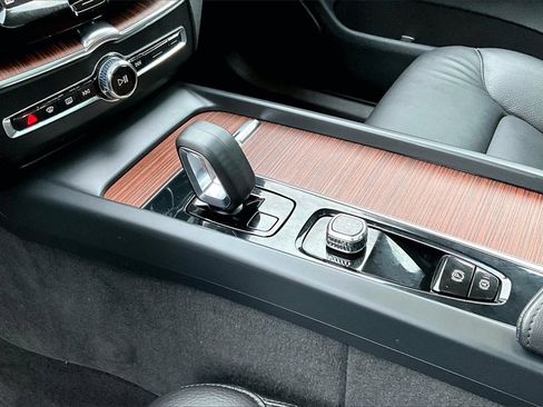 Certified 2023 Volvo XC60 B5 Plus image 17