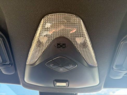 Used 2020 Toyota C-HR XLE image 28