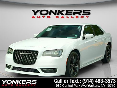 Used 2021 Chrysler 300 Touring L image 4