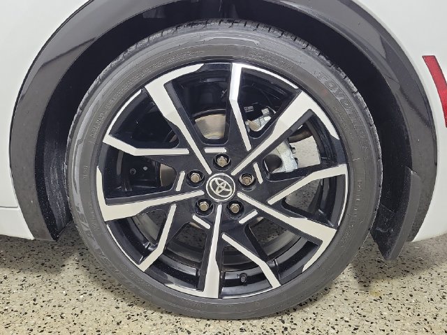 Used 2026 Toyota Prius Plug-In Hybrid FWD image 8