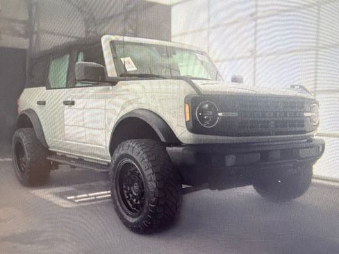 Used 2022 Ford Bronco 4-Door AWD/4WD image 4