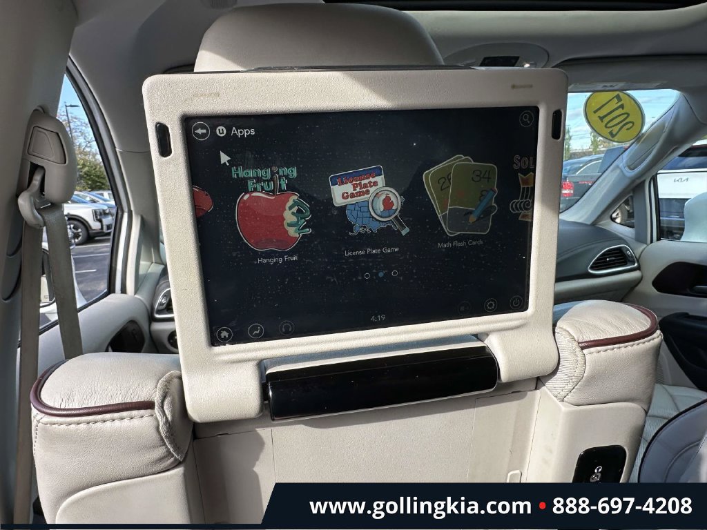 Used 2017 Chrysler Pacifica Limited FWD image 12