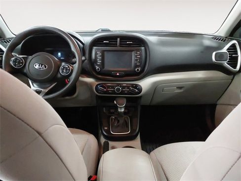 Used 2020 Kia Soul LX image 11