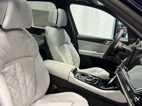 Used 2026 BMW X5 xDrive50e w/ M Sport Package image 24