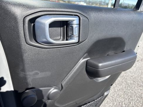 Used 2022 Jeep Gladiator Sport w/ Trailer Tow Package image 18