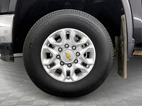 Used 2024 Chevrolet Silverado 2500 LTZ w/ LTZ Convenience Package image 9