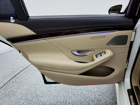 Used 2017 Mercedes-Benz S 550 Sedan image 22