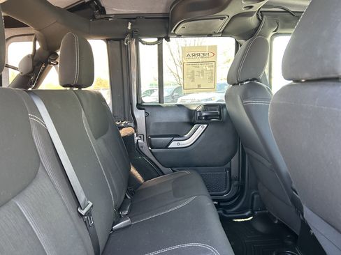 Used 2018 Jeep Wrangler Unlimited Sahara w/ Trailer Tow Group AWD/4WD image 10