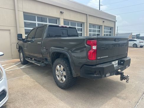 Used 2022 Chevrolet Silverado 2500 LTZ w/ LTZ Plus Package AWD/4WD image 3