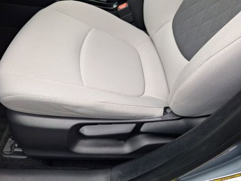 Used 2021 Toyota Corolla LE image 16