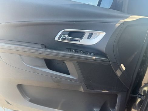 Used 2017 Chevrolet Equinox LS AWD/4WD image 32