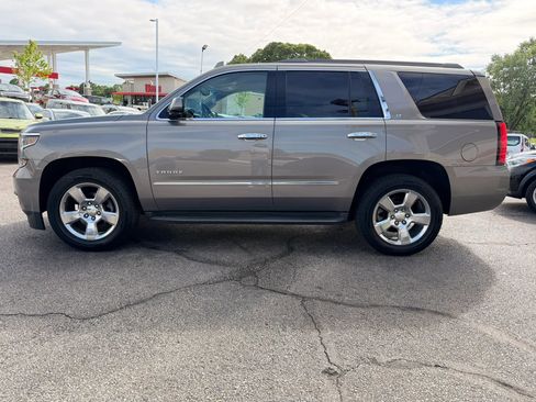 Used 2017 Chevrolet Tahoe LT w/ Luxury Package AWD/4WD image 2