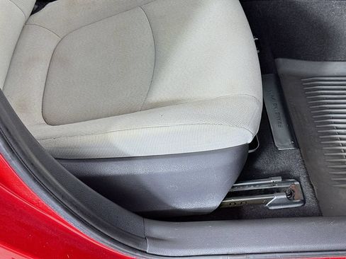 Used 2021 Toyota Corolla LE FWD image 23