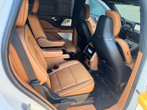 Used 2022 Lincoln Aviator Black Label w/ Dynamic Handling Package image 4