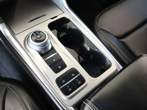 Used 2020 Ford Explorer XLT w/ Equipment Group 202A RWD image 8