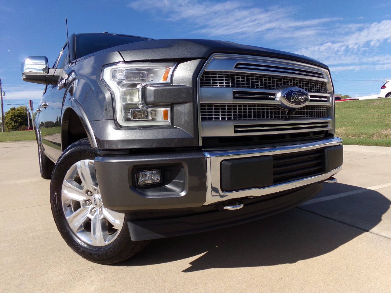 Used 2017 Ford F150 Platinum w/ Equipment Group 701A Luxury AWD/4WD image 6