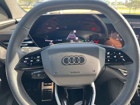 Used 2025 Audi SQ5 Prestige image 11