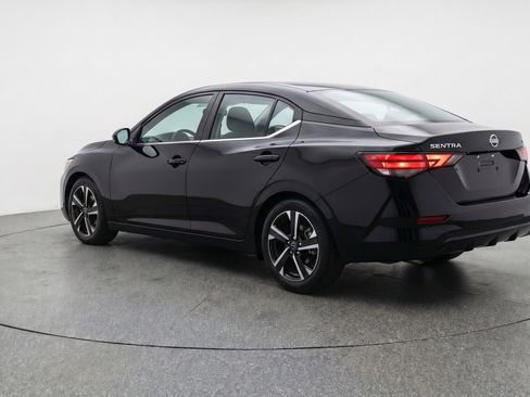 Used 2025 Nissan Sentra SV image 6