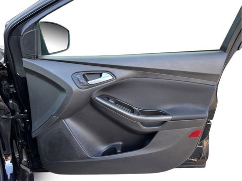 Used 2018 Ford Focus SEL image 33