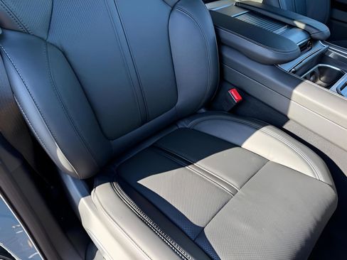 New 2026 Jeep Grand Wagoneer 4WD image 16
