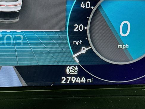 Used 2025 Volkswagen Atlas SE image 19