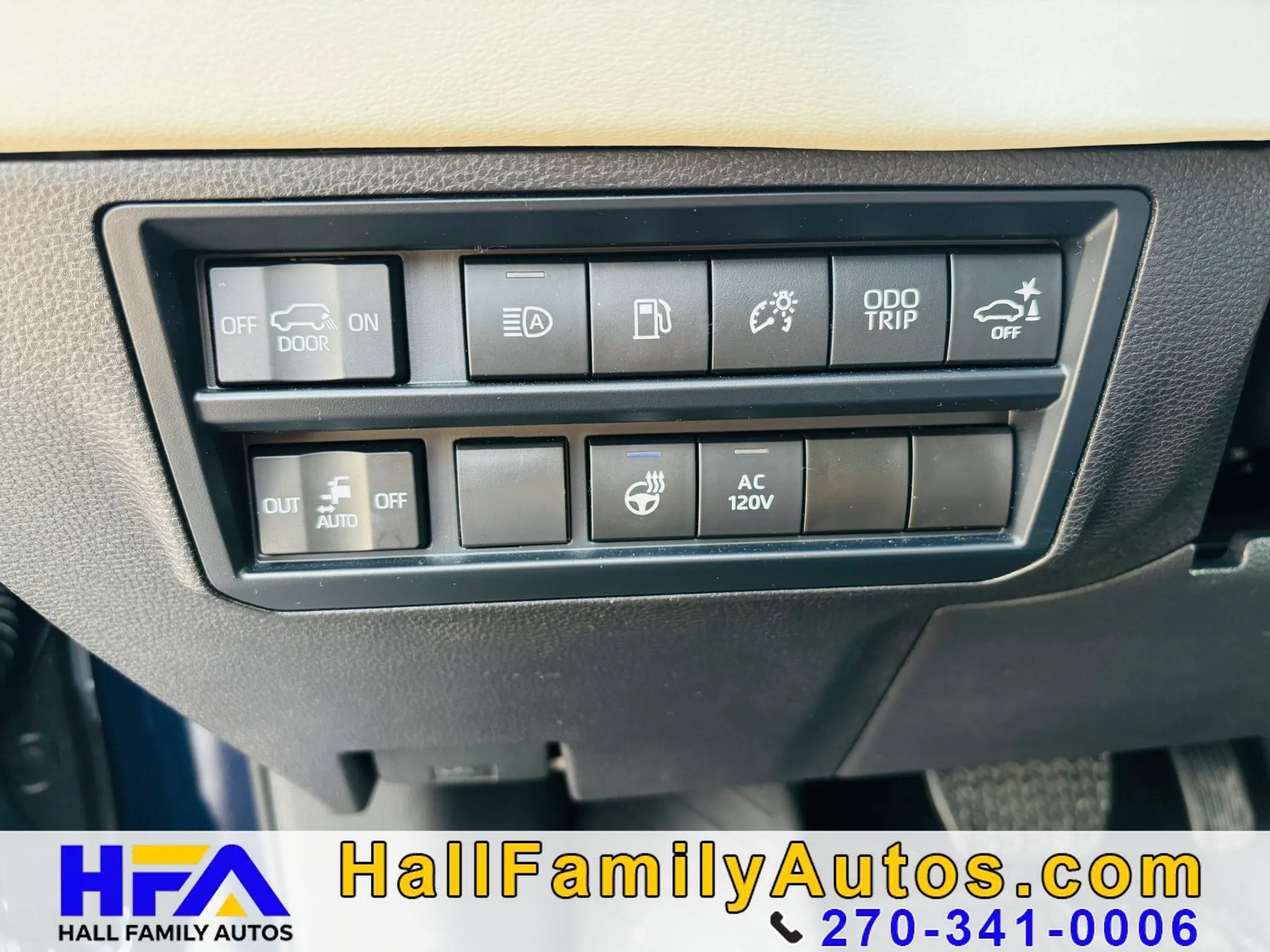Used 2025 Toyota Sequoia Capstone AWD/4WD image 12