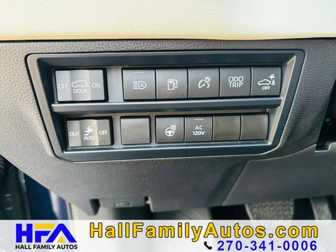 Used 2025 Toyota Sequoia Capstone AWD/4WD image 12
