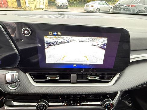 Used 2026 Chevrolet Equinox LT image 16