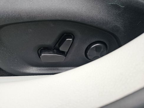 Used 2018 Jeep Compass Latitude w/ Popular Equipment Group AWD/4WD image 8