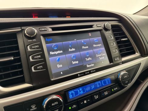Used 2019 Toyota Highlander XLE FWD image 23