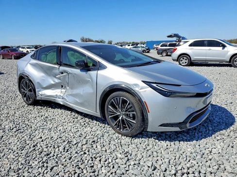 Used 2024 Toyota Prius XLE FWD image 2