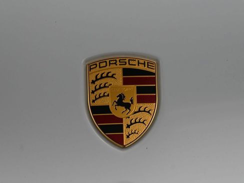 Certified 2025 Porsche Macan AWD/4WD image 32