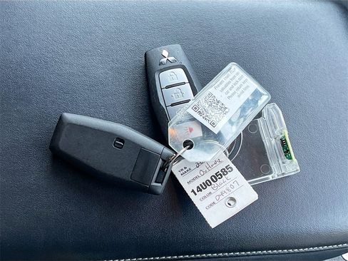 Used 2024 Mitsubishi Outlander AWD image 29