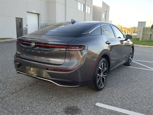 Used 2023 Toyota Crown Limited image 4