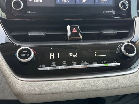 Used 2022 Toyota Corolla LE image 18