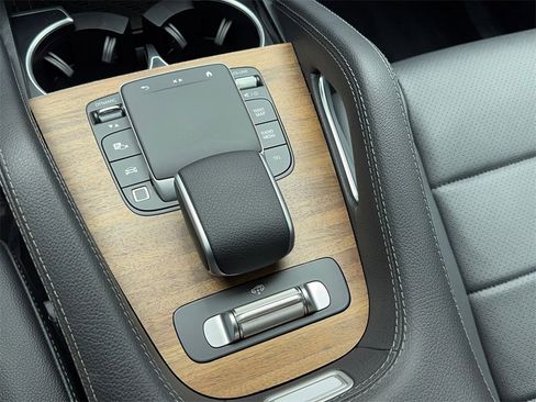 Used 2025 Mercedes-Benz GLS 450 4MATIC image 35