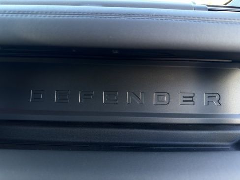 Used 2024 Land Rover Defender 130 X-Dynamic SE image 35