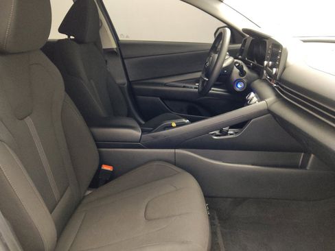 Used 2022 Hyundai Elantra SE FWD image 21