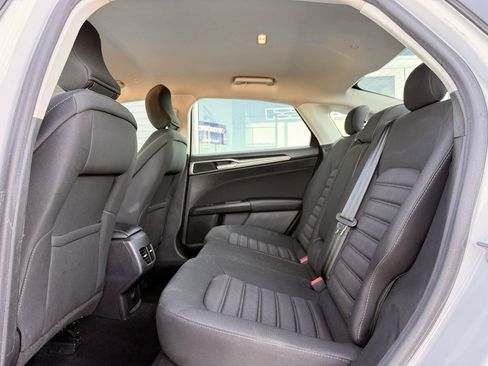 Used 2019 Ford Fusion SE FWD image 14