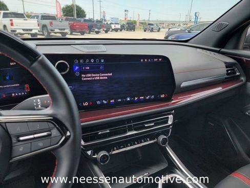 Used 2024 Chevrolet Traverse RS w/ LPO, Floor Liner Package FWD image 23
