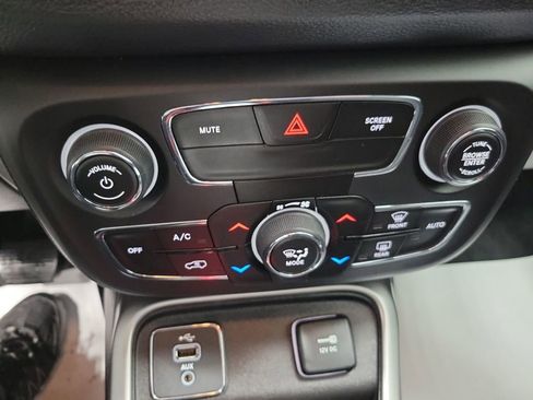 Used 2019 Jeep Compass Latitude image 43