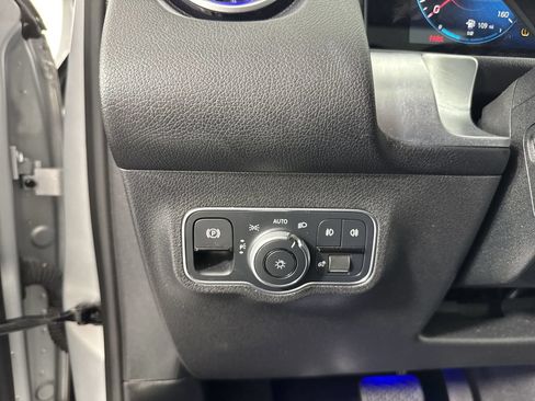 Used 2022 Mercedes-Benz GLB 250 4MATIC image 14